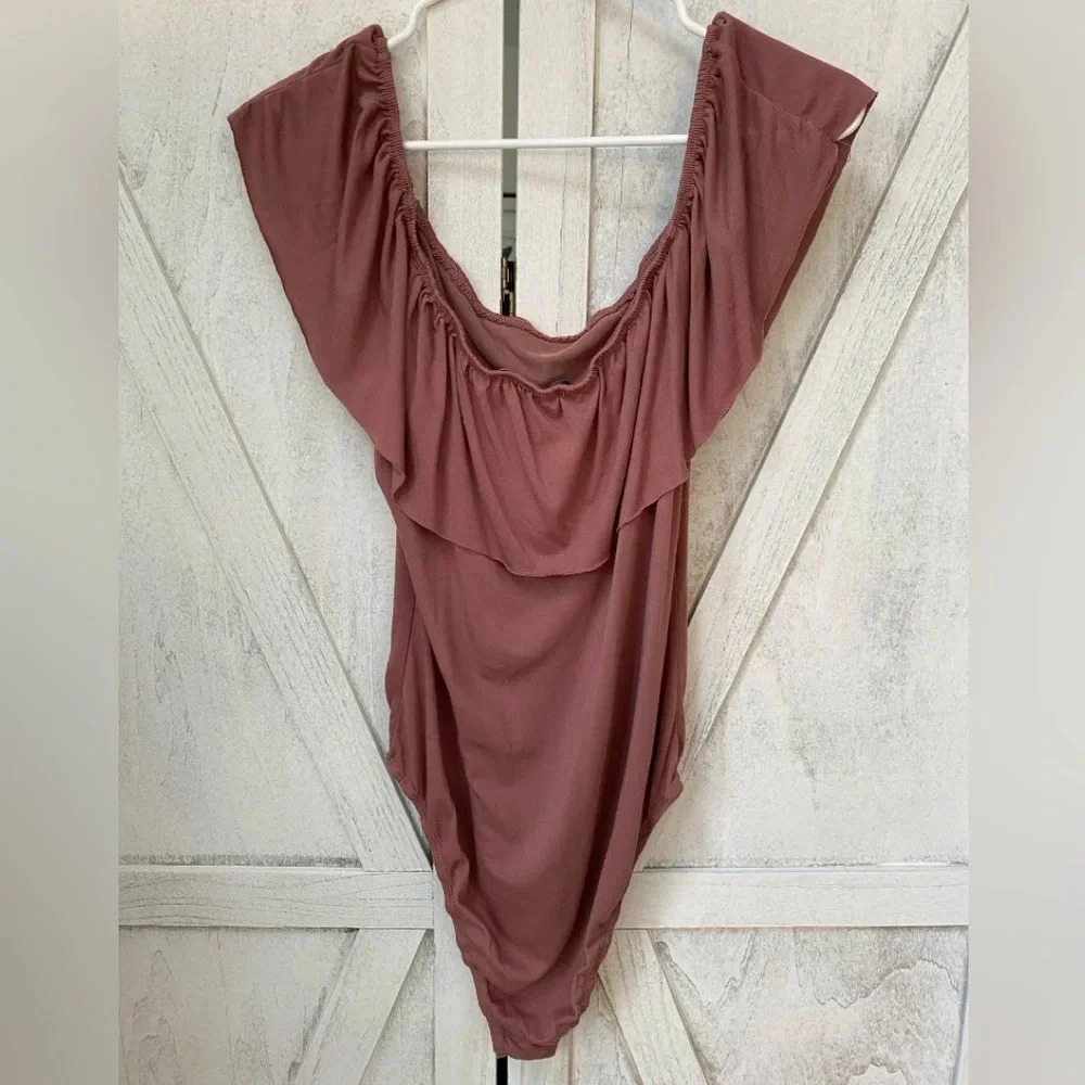Fashion Nova Off The Shoulder Bodysuit Top Size Large Mauve Ruffle Top Romantic